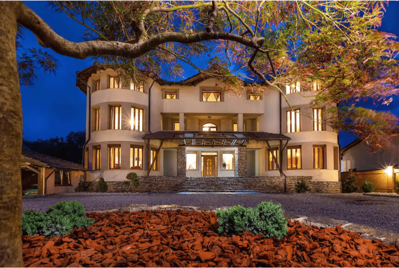 Mansion at dusk on the Helix Romania retreat route Mansion at dusk on the Helix Romania retreat route
