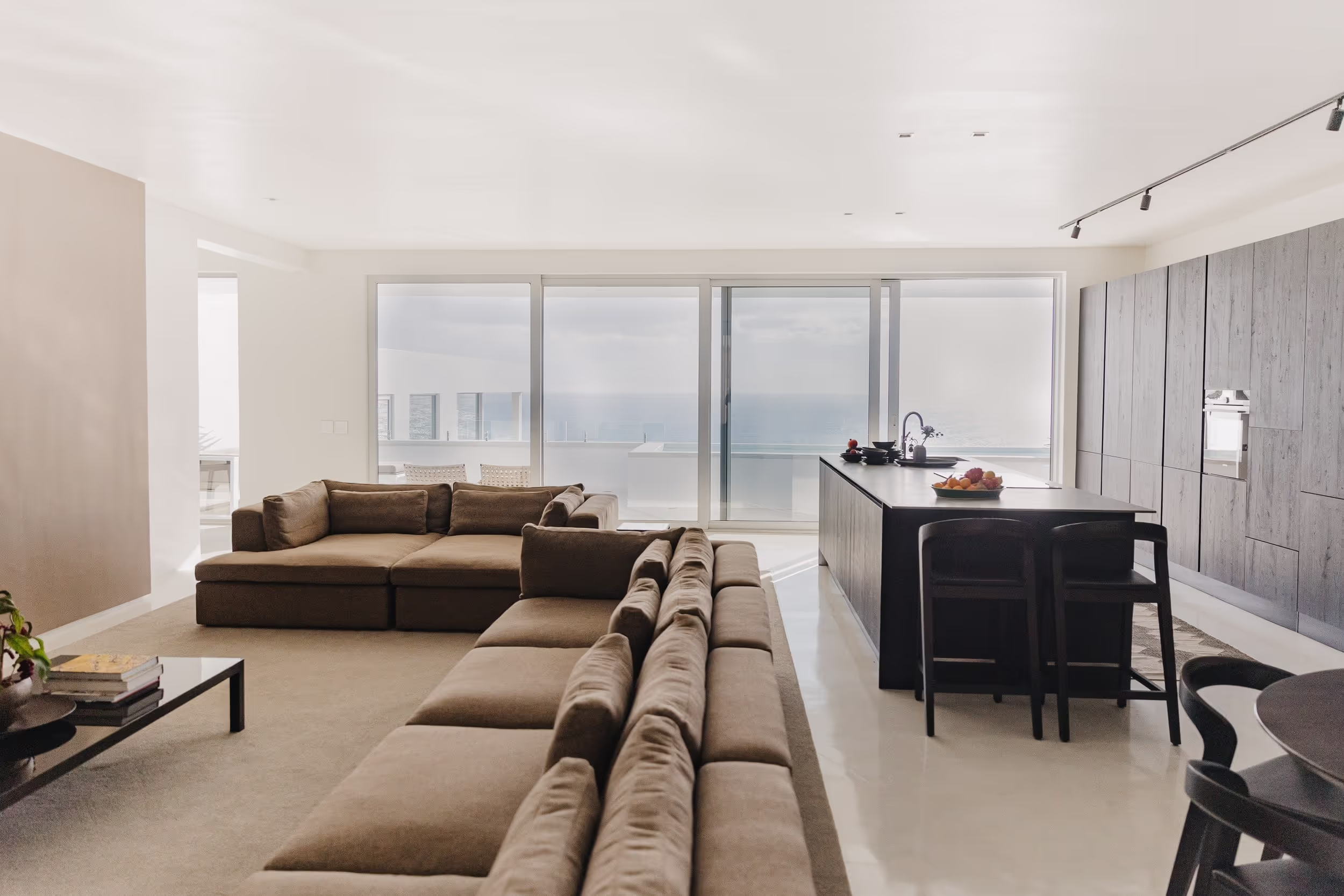 Where a founder dinner runs long past its agenda: a Cape Town villa set for a Helix mastermind dinner.