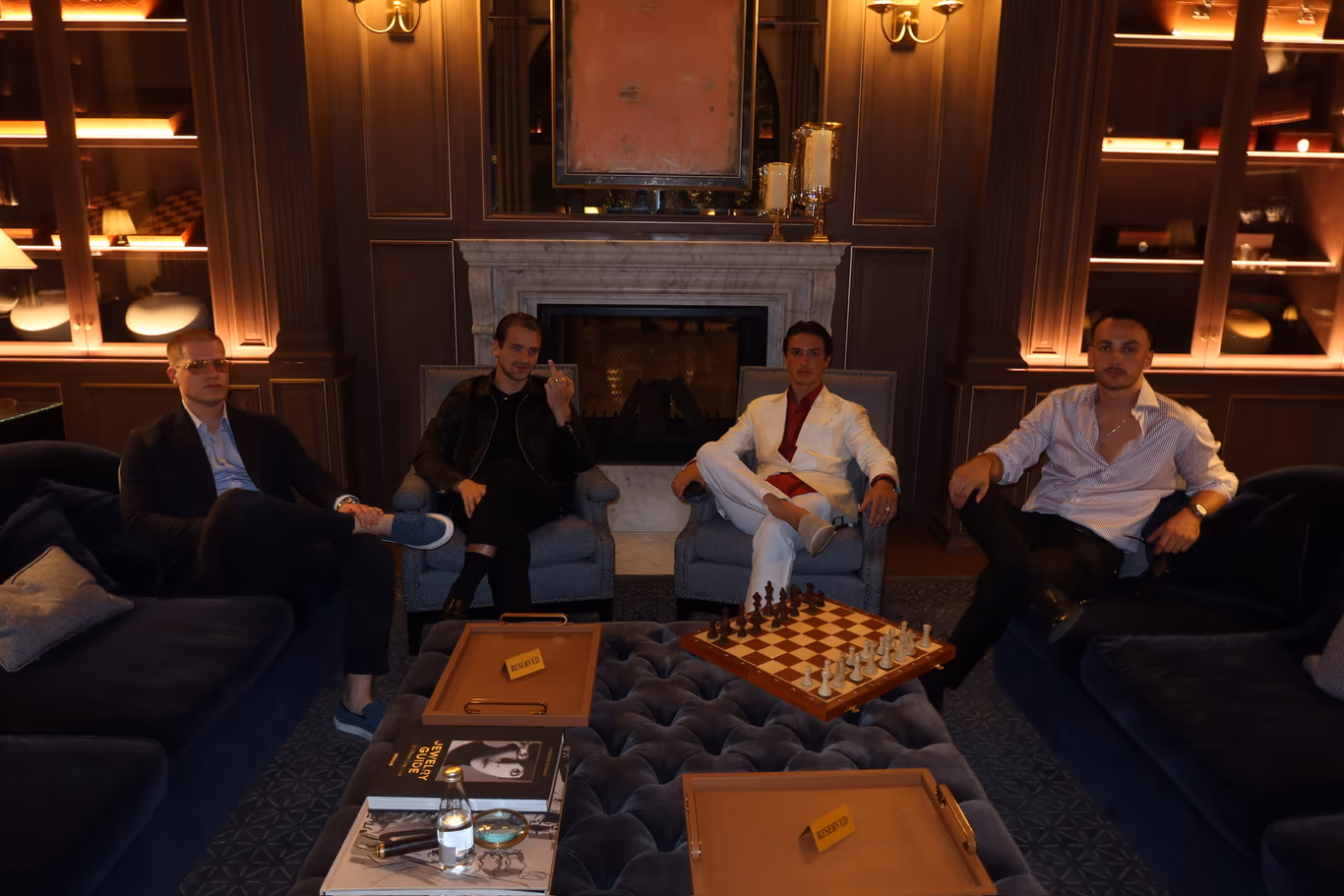CEO peer group — the room behind the closed door CEOs talking by the fire in a private lounge — a peer group that meets off the record